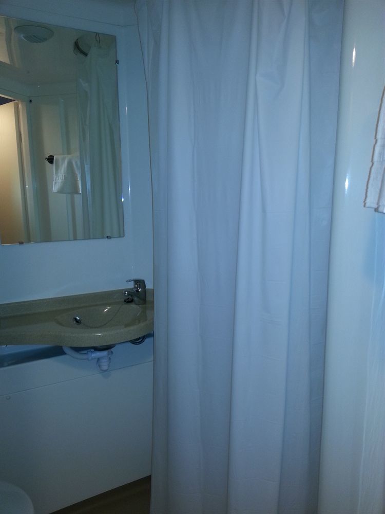 Auberge De Jeunesse Hi Bordeaux-Blanquefort - Ex Otellia Екстериор снимка